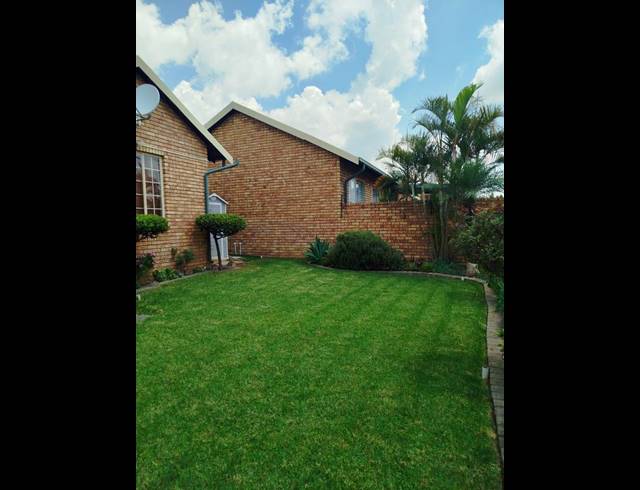 3 BEDROOM TOWNHOUSE FOR SALE IN AMBERFIELD HEIGHTS